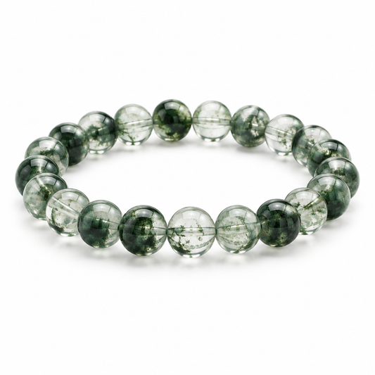 Bransoletka Green Phantom Quartz z zielonymi wtraceniami, produkt na bialym tle